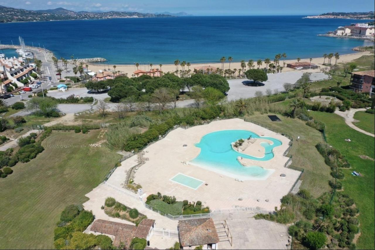 Appartement neuf climatisé - vue mer Saint-Tropez - 50m plage et port - piscine Gassin Exterior foto