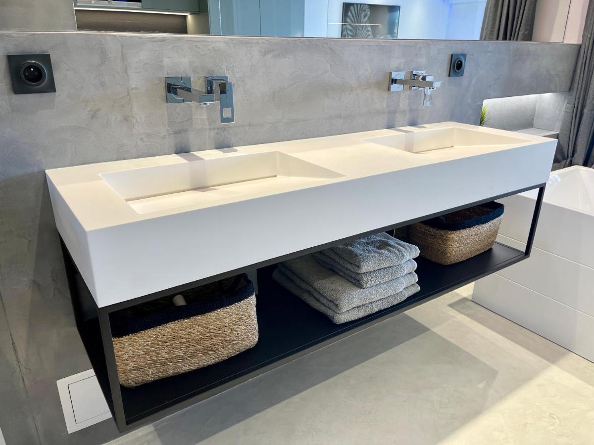 Appartement neuf climatisé - vue mer Saint-Tropez - 50m plage et port - piscine Gassin Exterior foto